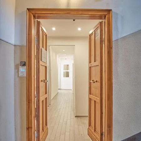 五渔村桥公寓 *