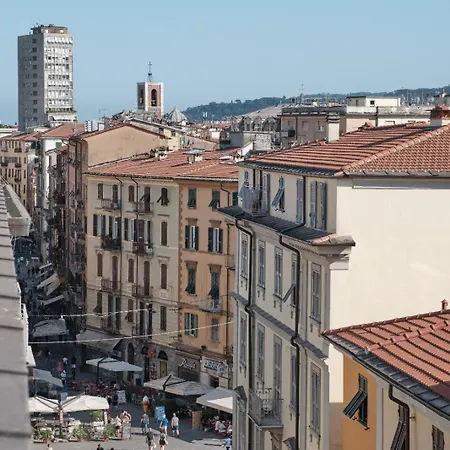 五渔村桥公寓 *