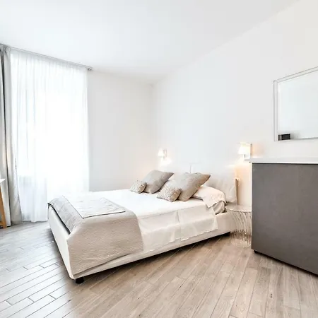 五渔村桥公寓 *